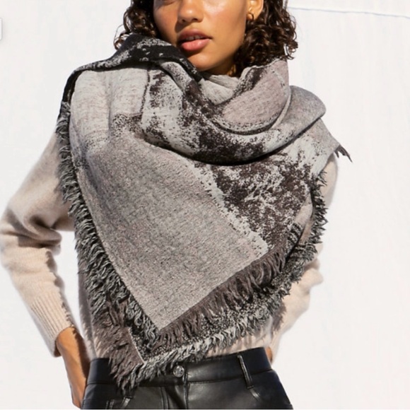 Wilfred Accessories - Aritzia Wilfred 100% Wool Haus Party Blanket Scarf